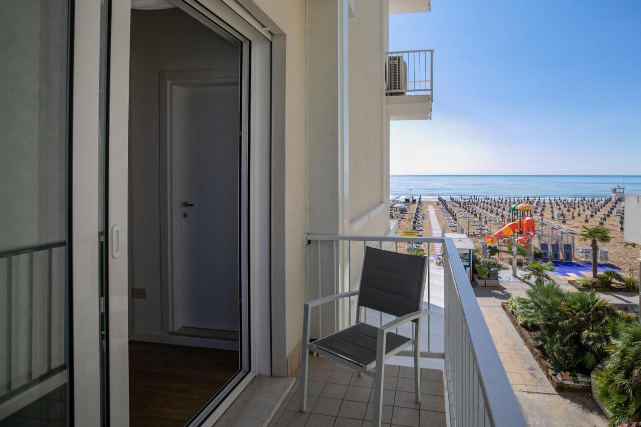 Hotel Boston 3 Stelle Superior Frontemare Lido di Jesolo Dış mekan fotoğraf