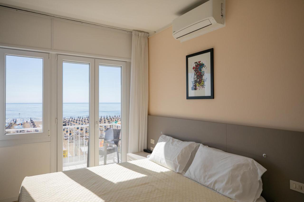 Hotel Boston 3 Stelle Superior Frontemare Lido di Jesolo Dış mekan fotoğraf