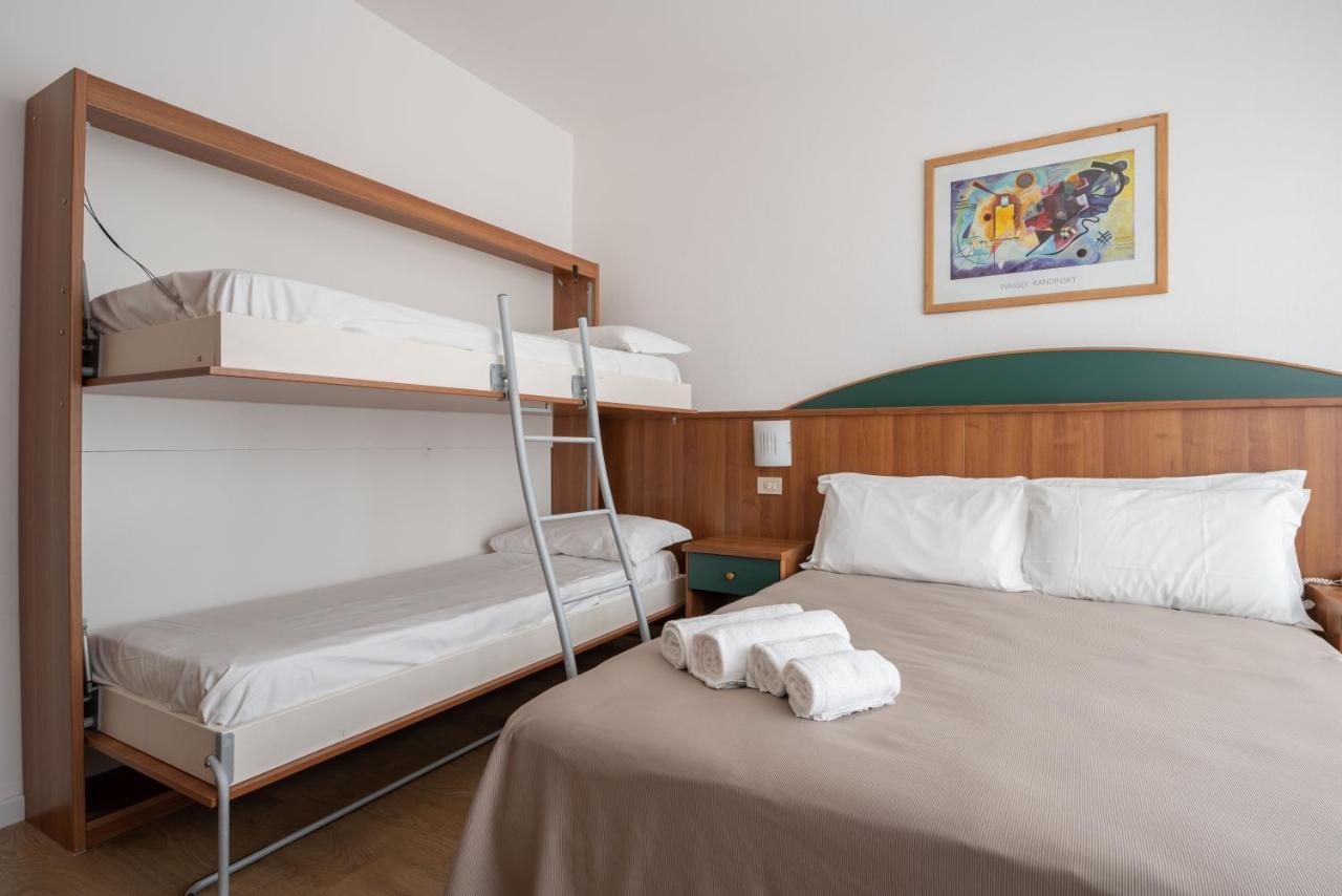 Hotel Boston 3 Stelle Superior Frontemare Lido di Jesolo Dış mekan fotoğraf