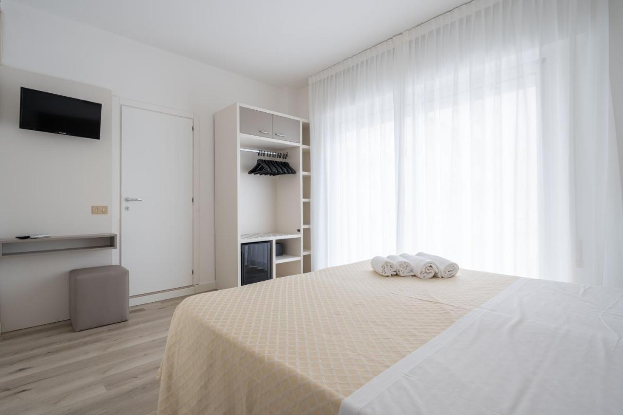 Hotel Boston 3 Stelle Superior Frontemare Lido di Jesolo Dış mekan fotoğraf