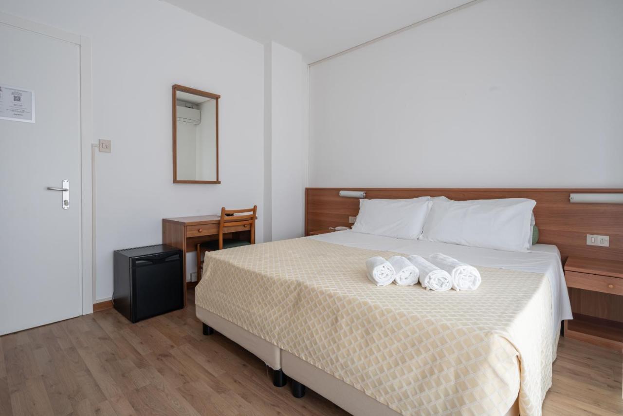 Hotel Boston 3 Stelle Superior Frontemare Lido di Jesolo Dış mekan fotoğraf