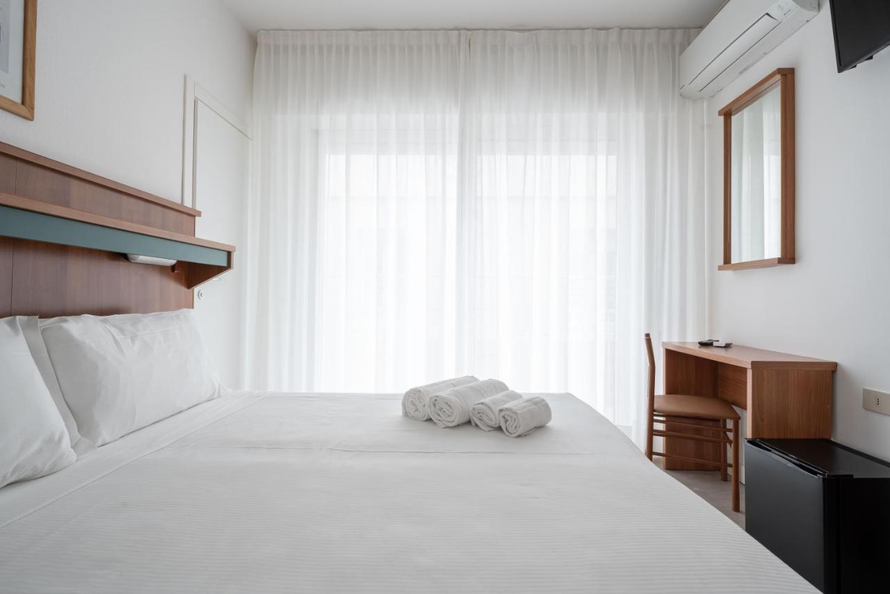 Hotel Boston 3 Stelle Superior Frontemare Lido di Jesolo Dış mekan fotoğraf