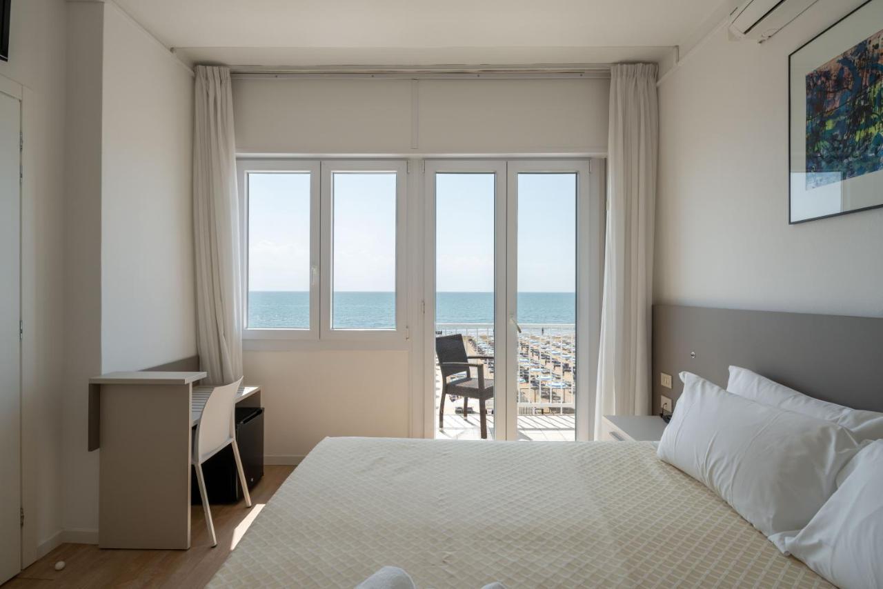 Hotel Boston 3 Stelle Superior Frontemare Lido di Jesolo Dış mekan fotoğraf