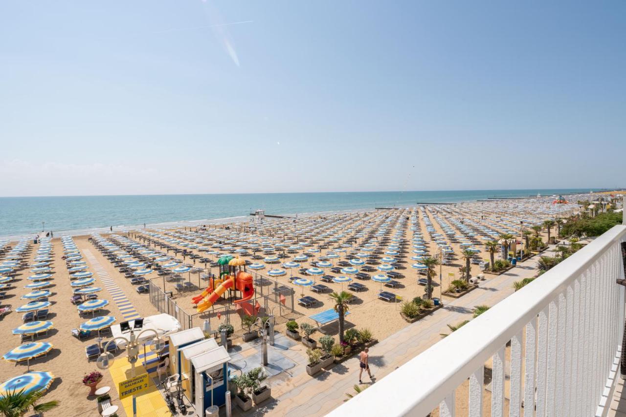 Hotel Boston 3 Stelle Superior Frontemare Lido di Jesolo Dış mekan fotoğraf