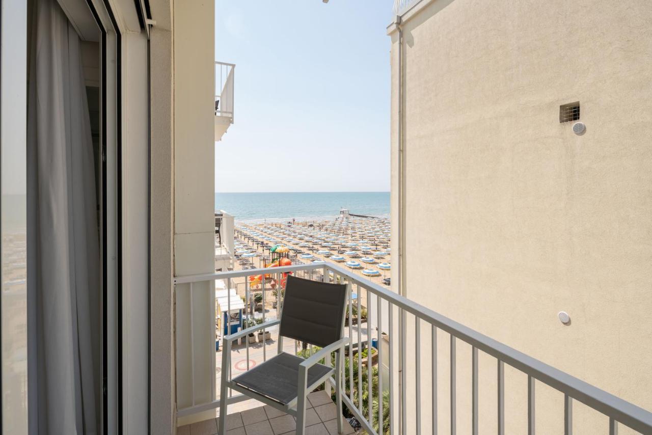Hotel Boston 3 Stelle Superior Frontemare Lido di Jesolo Dış mekan fotoğraf