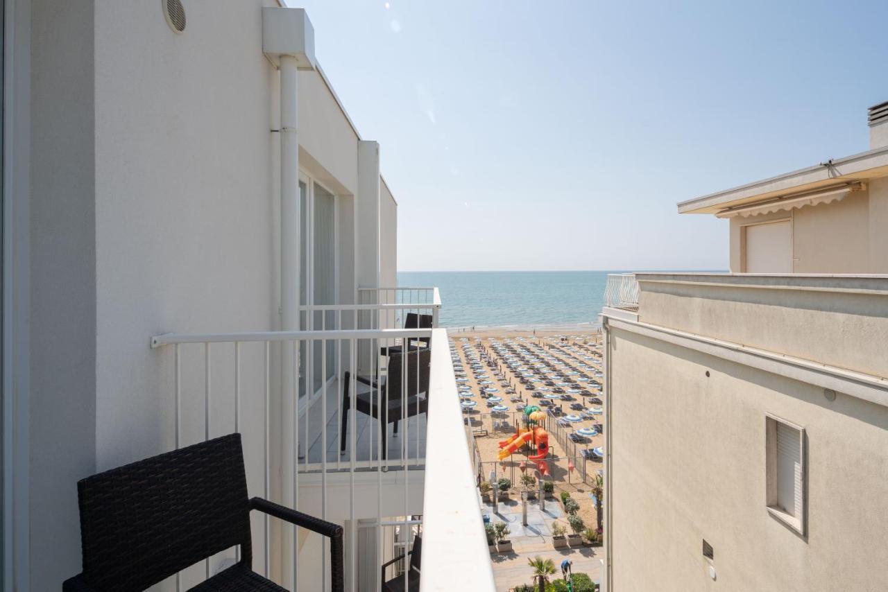 Hotel Boston 3 Stelle Superior Frontemare Lido di Jesolo Dış mekan fotoğraf