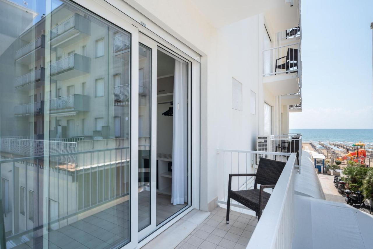 Hotel Boston 3 Stelle Superior Frontemare Lido di Jesolo Dış mekan fotoğraf