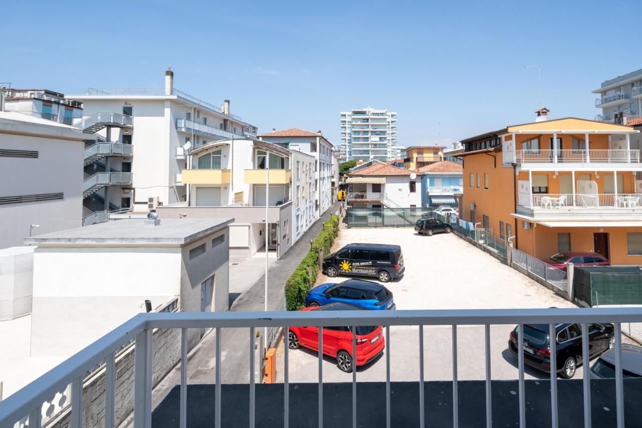 Hotel Boston 3 Stelle Superior Frontemare Lido di Jesolo Dış mekan fotoğraf