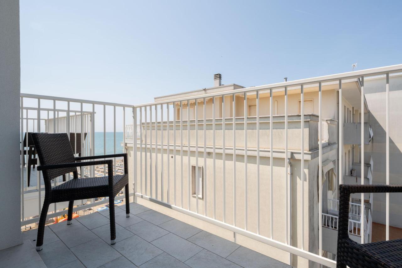 Hotel Boston 3 Stelle Superior Frontemare Lido di Jesolo Dış mekan fotoğraf