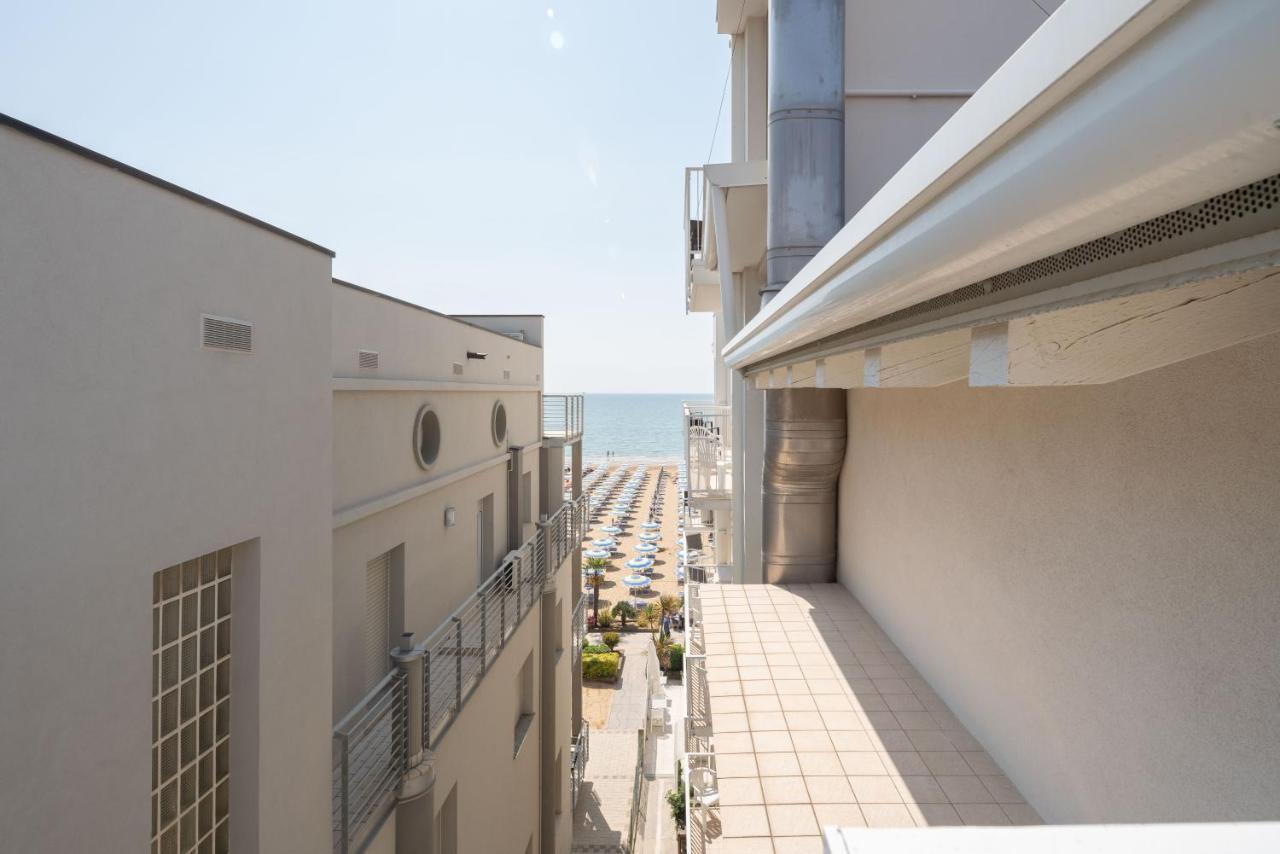 Hotel Boston 3 Stelle Superior Frontemare Lido di Jesolo Dış mekan fotoğraf