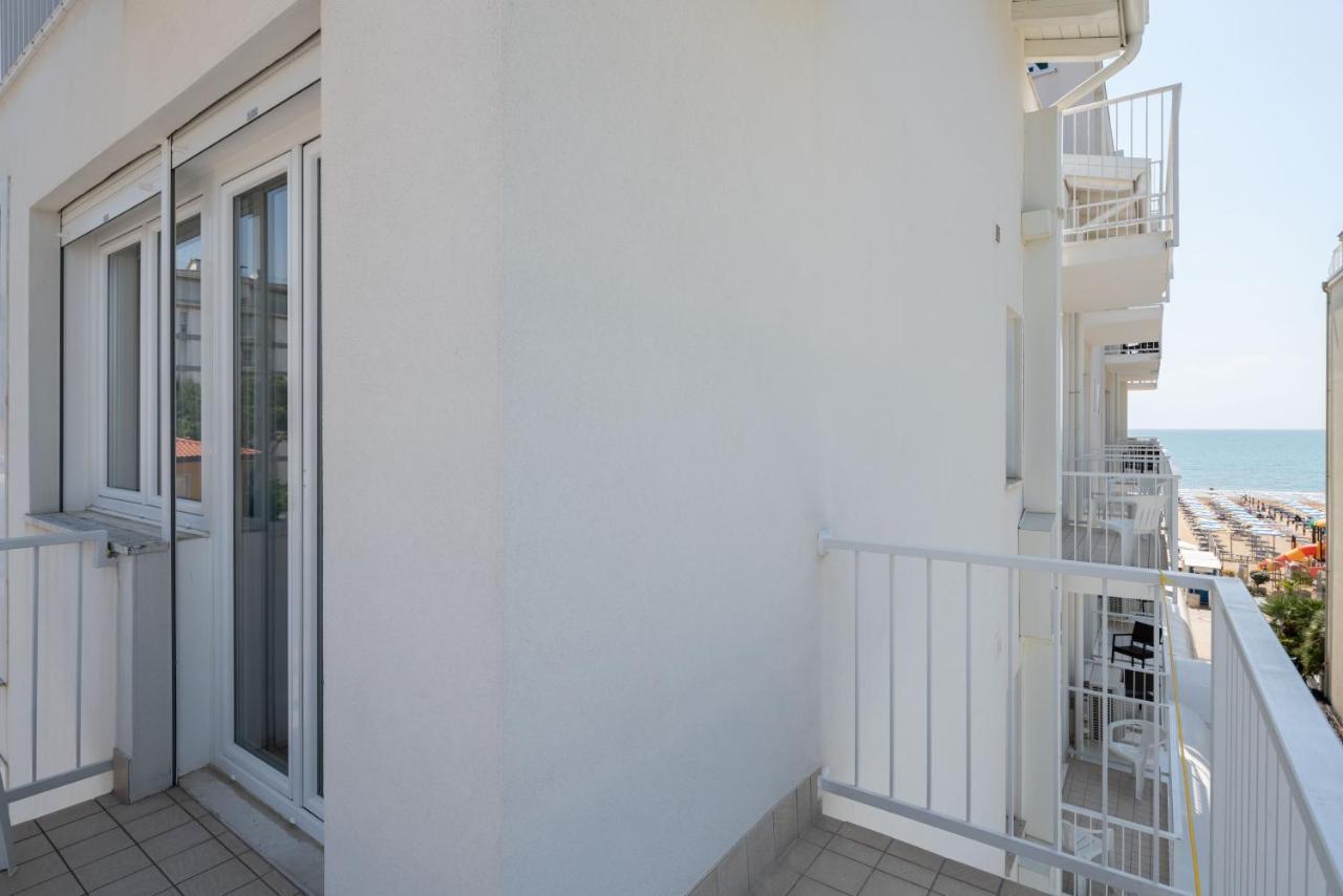 Hotel Boston 3 Stelle Superior Frontemare Lido di Jesolo Dış mekan fotoğraf