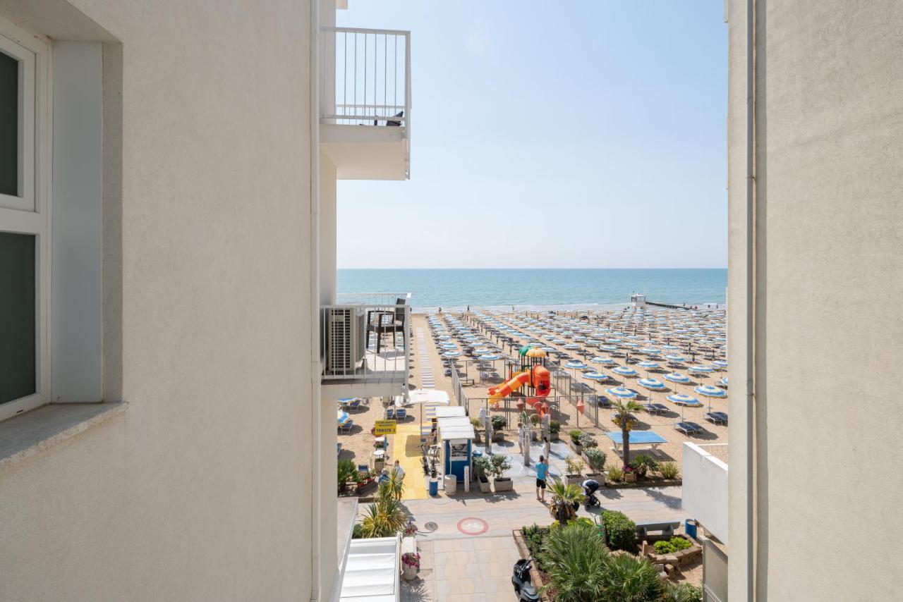 Hotel Boston 3 Stelle Superior Frontemare Lido di Jesolo Dış mekan fotoğraf