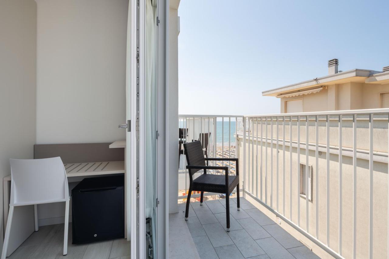 Hotel Boston 3 Stelle Superior Frontemare Lido di Jesolo Dış mekan fotoğraf