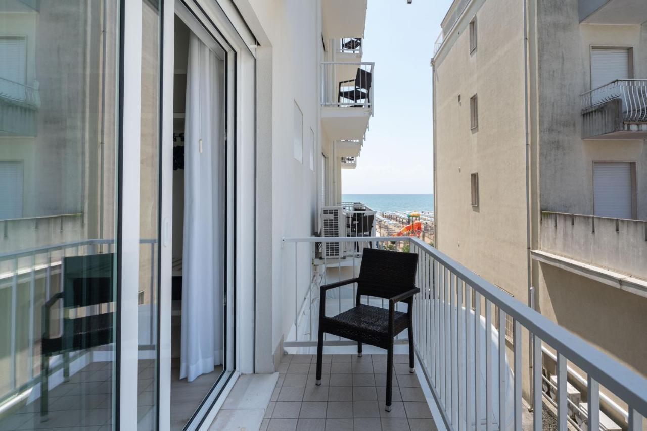 Hotel Boston 3 Stelle Superior Frontemare Lido di Jesolo Dış mekan fotoğraf