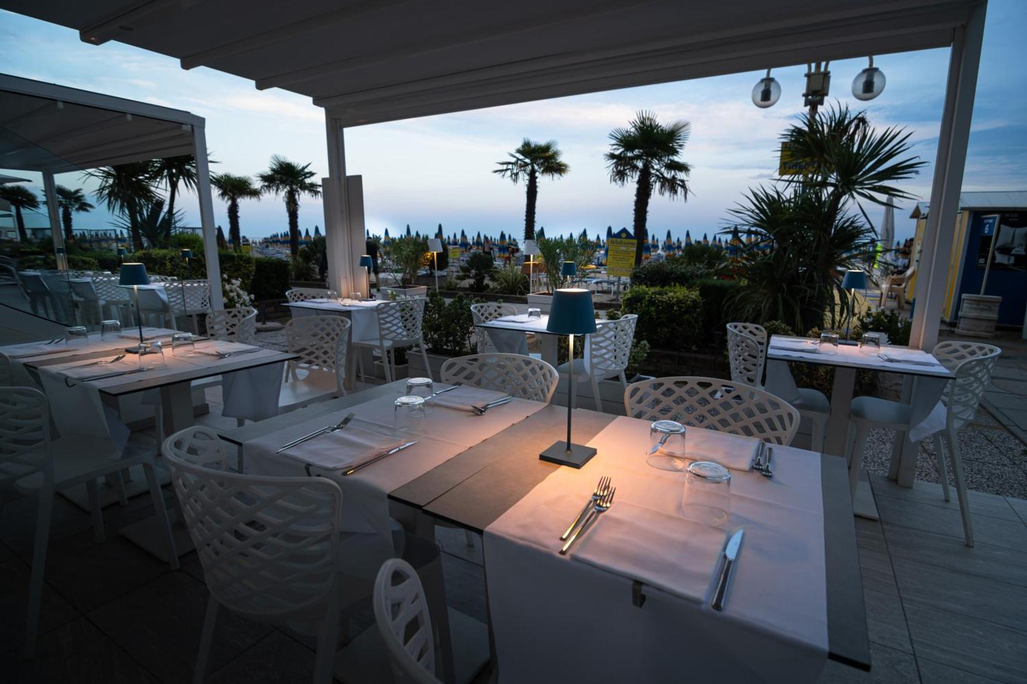 Hotel Boston 3 Stelle Superior Frontemare Lido di Jesolo Dış mekan fotoğraf